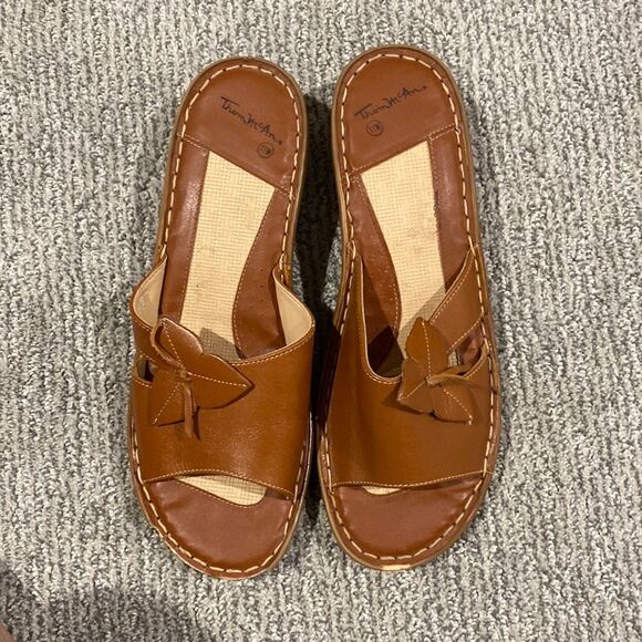 Thom McAn sandals - Picture 1 of 4